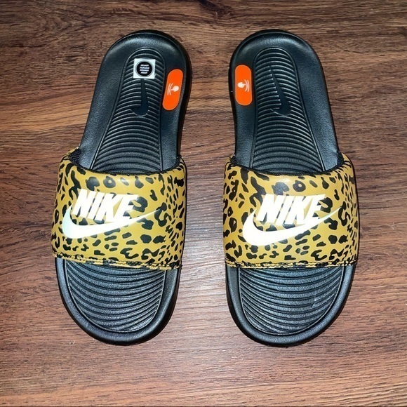Nike Shoes - Nike sandals size 6 women
